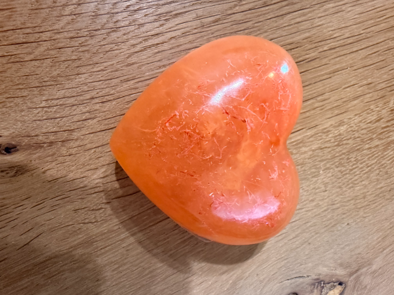 koester resin ronde hart urn in vele kleuren
