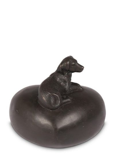 hond op kussen in brons mini urn urnenhemel dierenurn