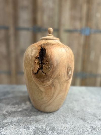 natuur urn kers hout
