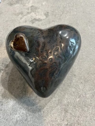 hart met hartje sluiting keramiek urn