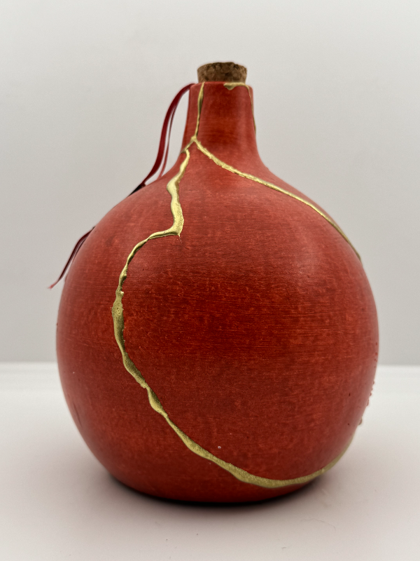 rode bol urn kintsugi art