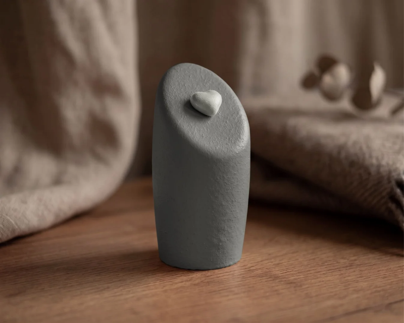 devotion urn hartje mineraal composiet kleurrijk