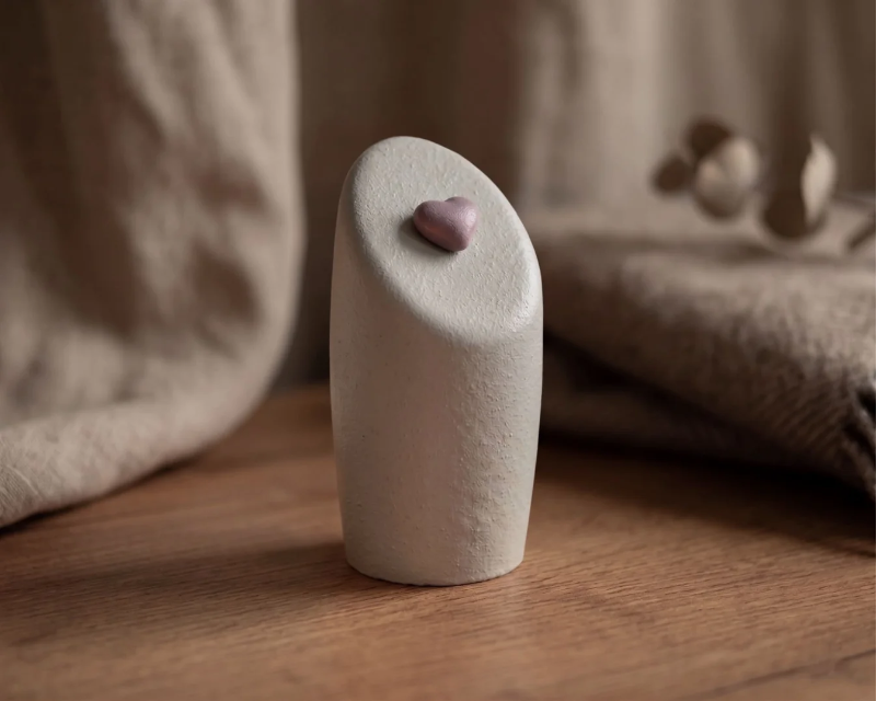 devotion urn hartje mineraal composiet kleurrijk